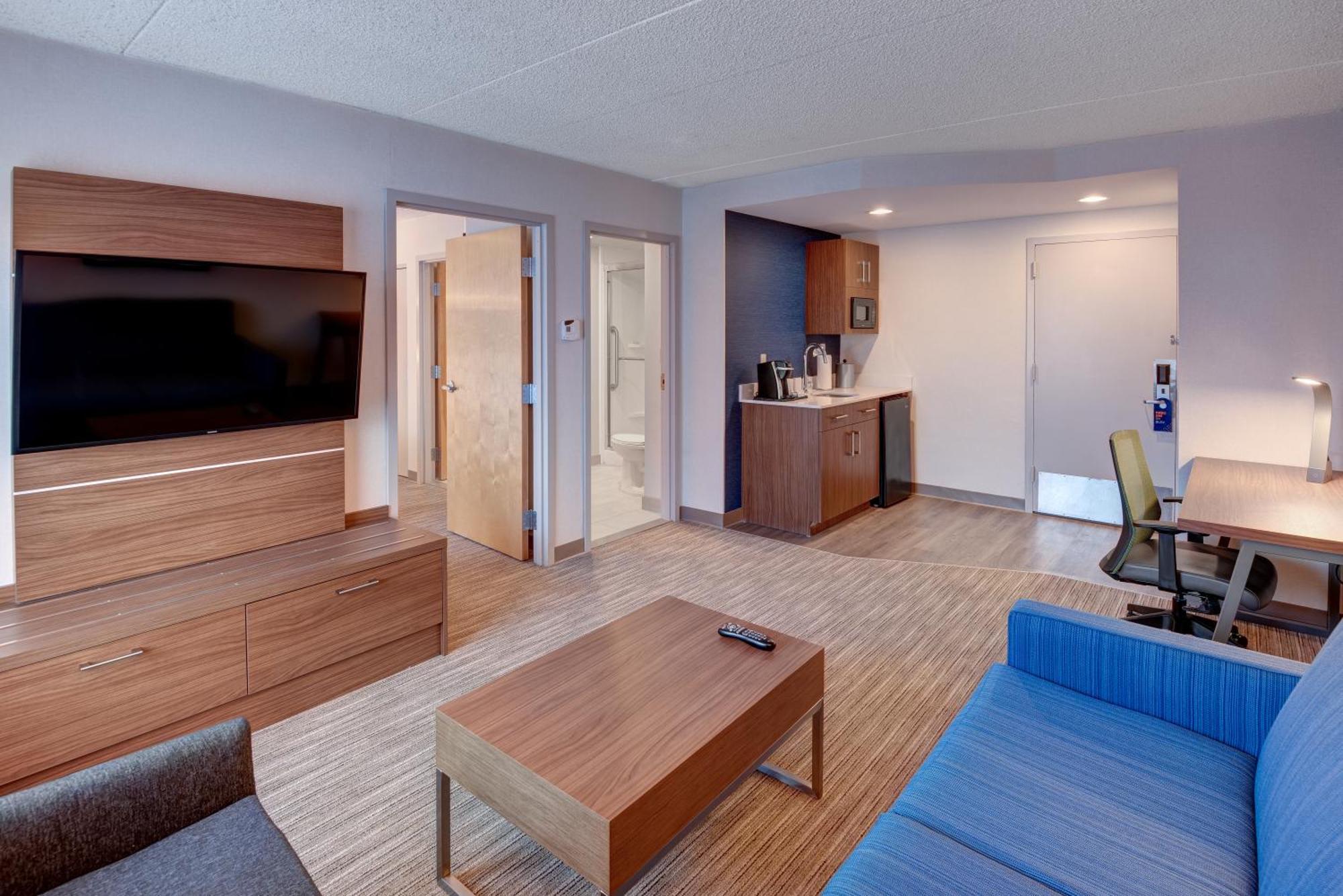 Holiday Inn Express & Suites West Long Branch - Eatontown By Ihg Exterior foto