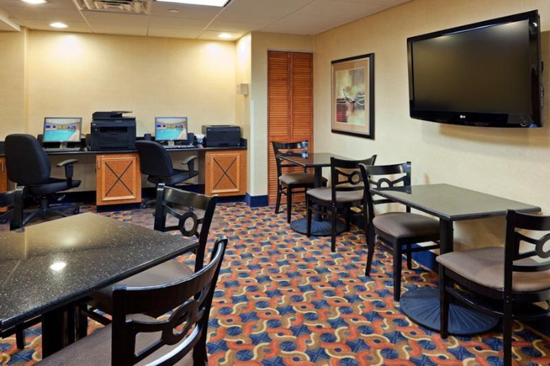 Holiday Inn Express & Suites West Long Branch - Eatontown By Ihg Exterior foto